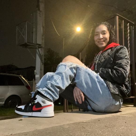 Meet your Posher, Ebony - Picture 14 of 17